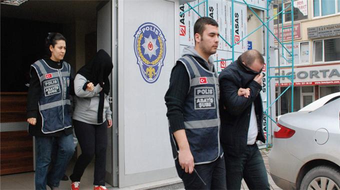 Çalıştığı bankayı dolandırdı