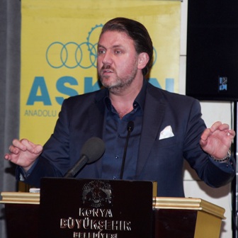 Yiğit Bulut Konya'da darbeleri anlattı