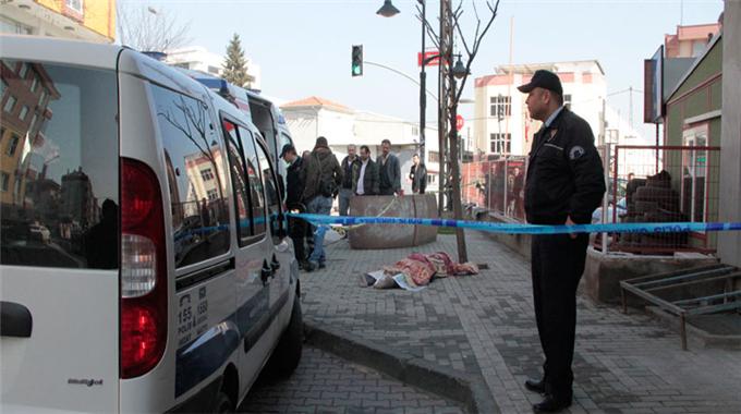 4. kattan düşen genç hayatını kaybetti
