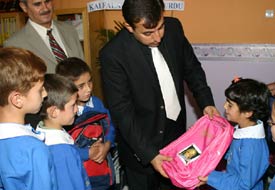 1000 öğrenciye kırtasiye yardımı
