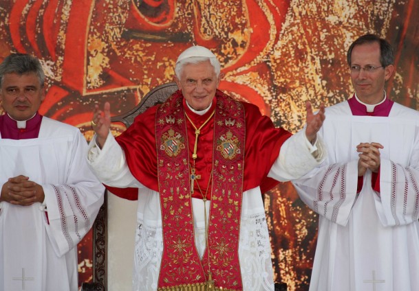 Son kez Angelus Duası etti