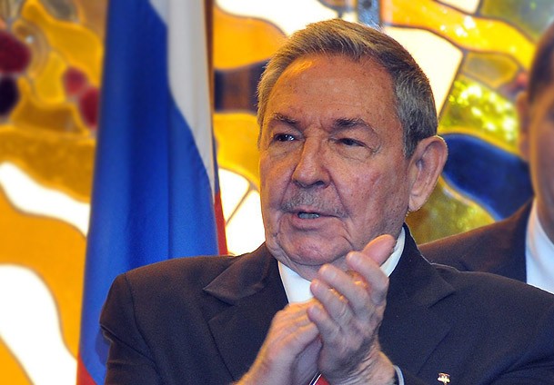 Raul Castro 5 yıl daha görevde