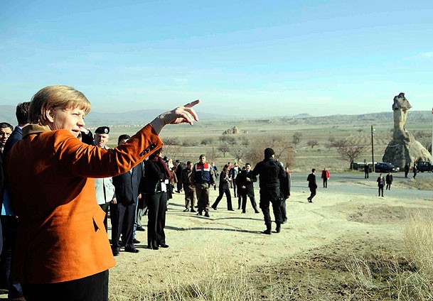 Merkel'e Kapadokya'da güllü karşılama