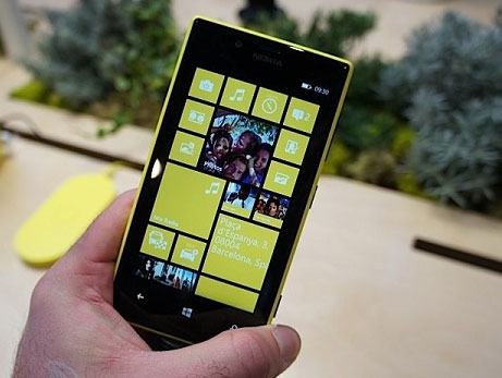 Lumia 720 görücüye çıktı