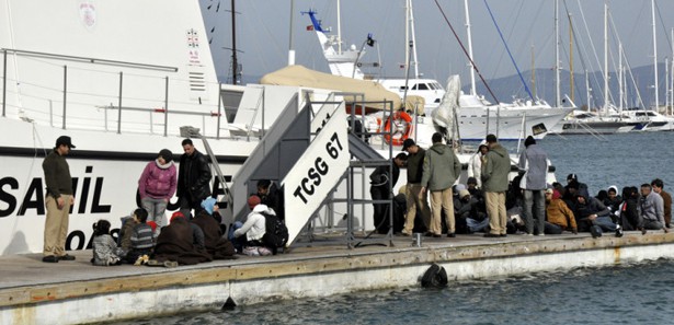 Kuşadası'nda 44 kaçak yakalandı