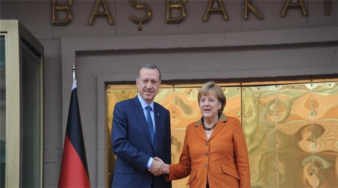 Merkel Başbakan Erdoğan'la buluştu