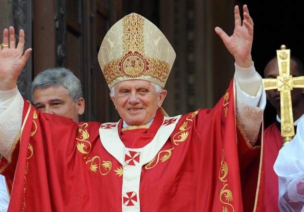 Papa seçimi öne alındı