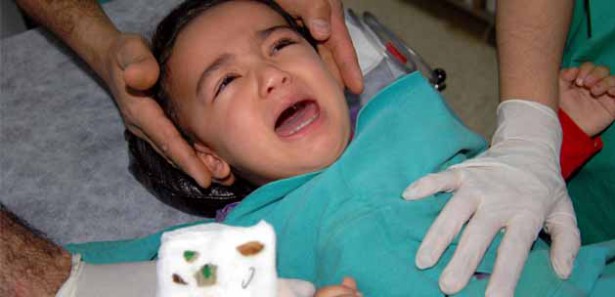 Bunlar 2 yaşındaki kızın burnundan çıktı!