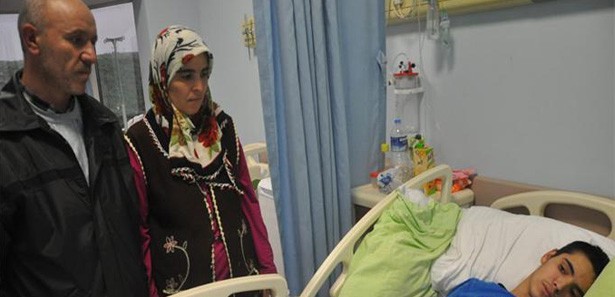 Felçli oğlu için merdiven altında yatıyor