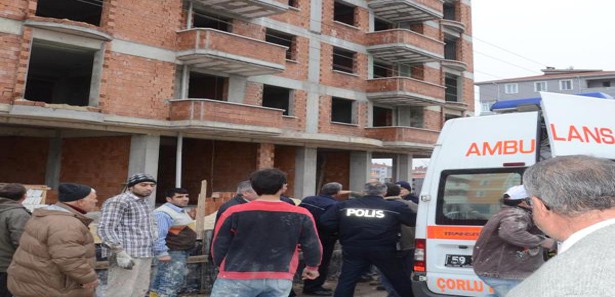 Beşinci kattan düşen inşaat işçisi ağır yaralandı