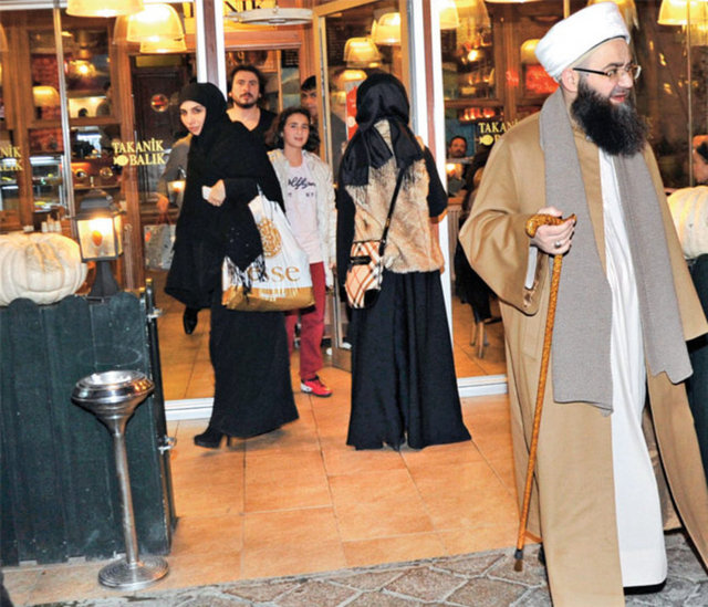 Cübbeli Ahmet ailesi ile boğazda balık yedi