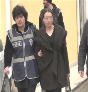 Eşini ve babasını dolandırdı