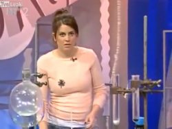 Slovak sunucu canlı yayında böyle bayıldı VİDEO