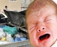 Tuvalette doğurduğu bebeğini çöpe attı