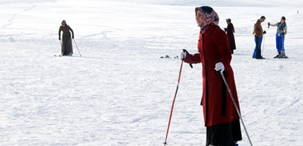 Muşlu kadınların kayak keyfi
