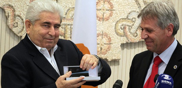 Hristofyas gözyaşlarıyla veda etti