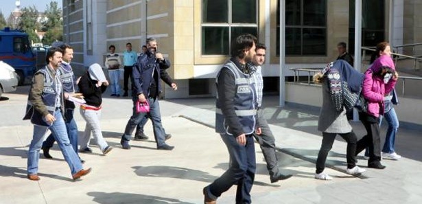 Polis, meslektaşlarını bile dolandırdı