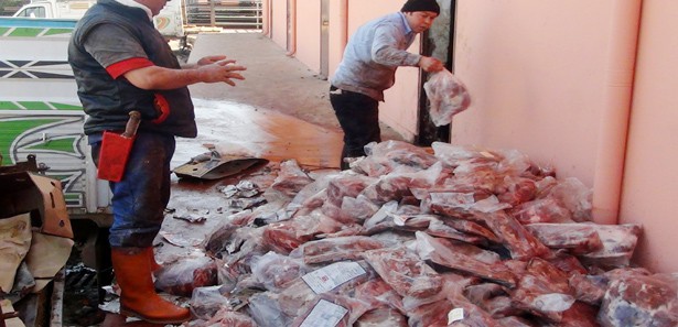 Otobüsün bagajından kaçak et çıktı