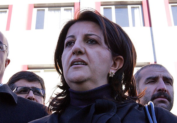 Görüşme için gidiyor