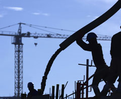 İşçi tankerin altında kalarak can verdi