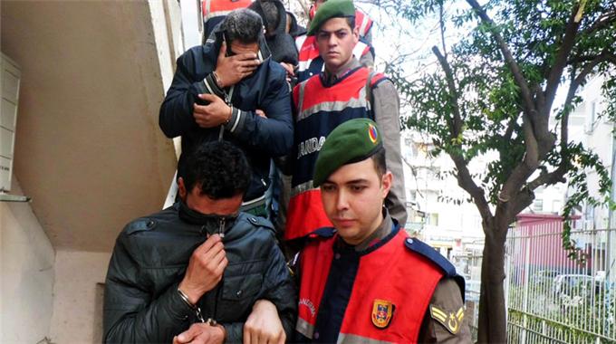 Çaldıkları 2,8 ton pilici satarken yakalandılar