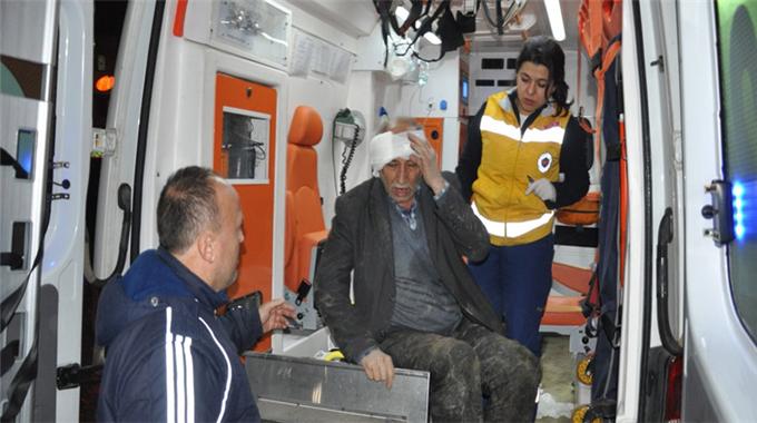 Kazada kulağı koptu