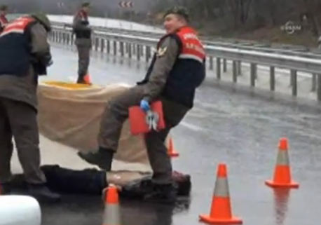 Jandarma ceset üzerinde hareket çekti VİDEO