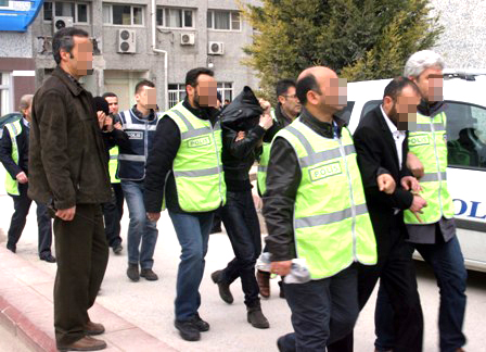 Kasa görünce dayanamıyor soyuyormuş