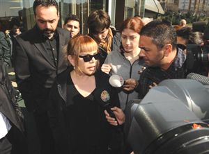 Hastaneye sanatçı akını