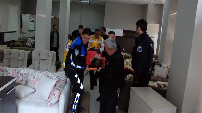 Boşanmak istemeyen eşini vurdu