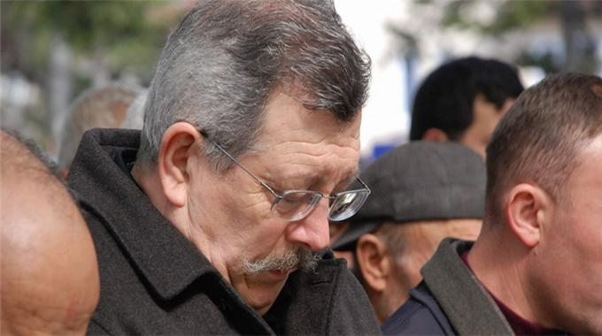 Tutuklu generale cenaze izni