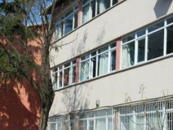 Liseli genç ders esnasında camdan atladı