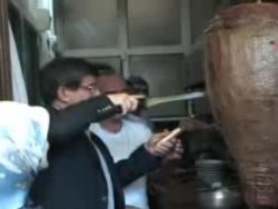 Bursa'da Davutoğlu'na sendikacıdan bir garip eylem