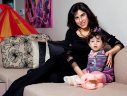 Kızımla sadece İngilizce konuşuyorum