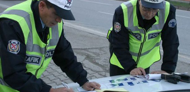 Evinin önünde yazılan 114 park cezasını iptal ettirdi