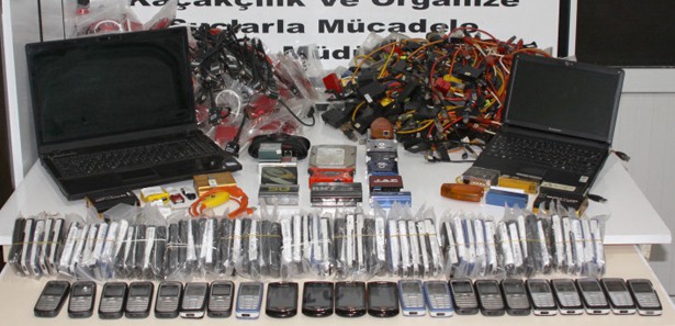 Kastamonu'da kaçak cep telefonu operasyonu
