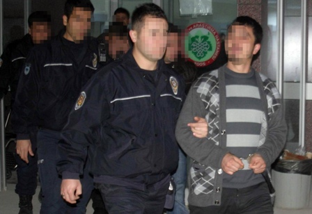 Saç kesen böcekli çete çökertildi