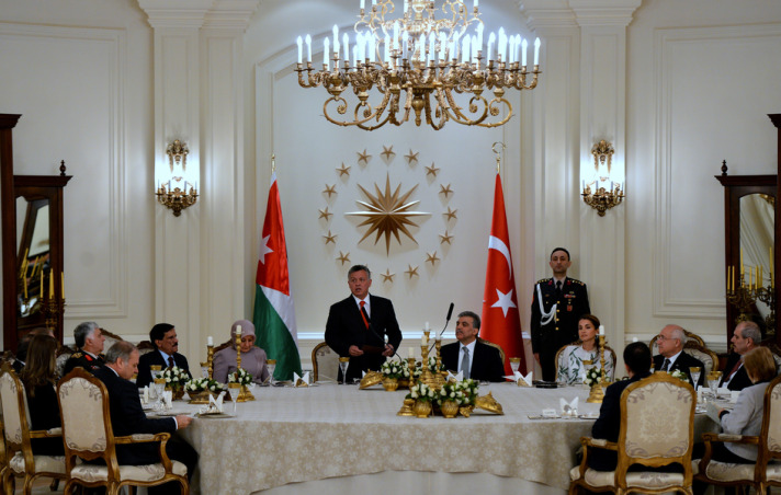 Necdet Özel Gül'ün verdiği yemeğe eşiyle katıldı