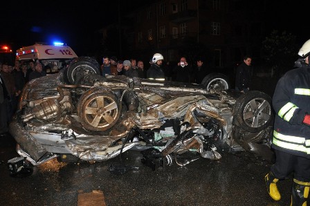 Umreden dönen genç iş adamı kazada öldü