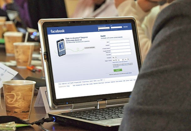 Facebook tabuları yıktı