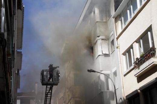 Kadıköy'de rehine krizi: 1 ölü TIKLA İZLE