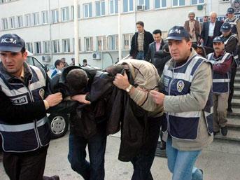 'Köpeksiz köyde değneksiz gezenler gibi'