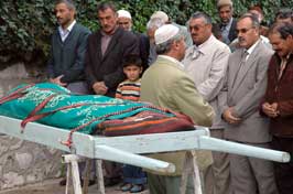 Selde ölen çocuk toprağa verildi