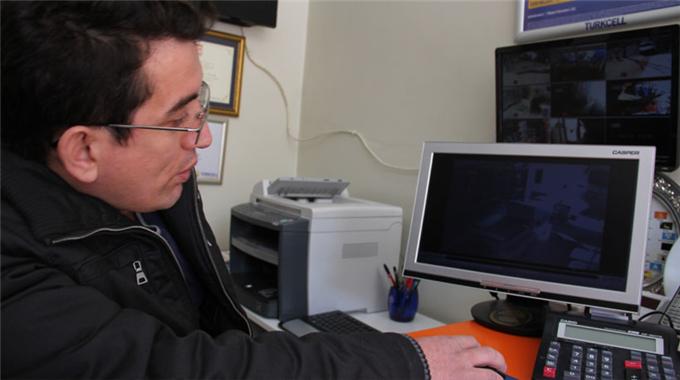 Hırsız güvenlik kamerasına yakalandı