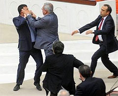 AK Partili Metiner CHP'li Özgümüş'ü dava ediyor