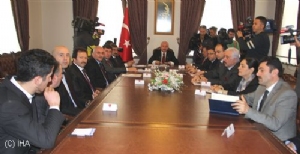 Vali Yüksel, yangın mağduru esnaflarla görüştü