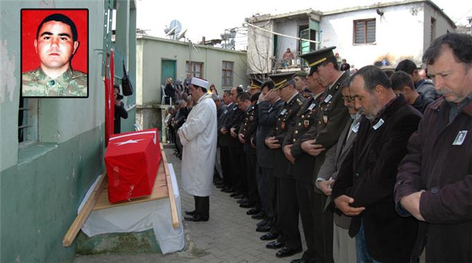 Kalbine yenik düşen asker toprağa verildi