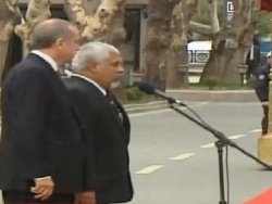 Tören kıtasında Türkçe selamı unuttu TIKLA İZLE