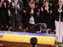 Ahmedinejad Chavez'e böyle veda etti