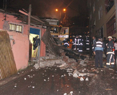 Kamyon gecekonduya daldı!